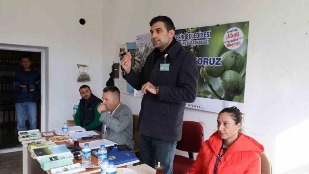 Datça'da Badem ve Zeytin üreticilerine eğitim