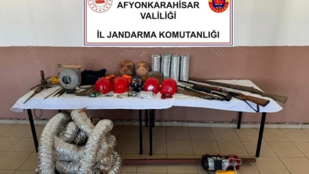 Define bulmak için evlerini adeta şantiye alanına çevirdiler