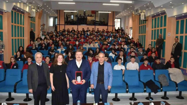Deniniz OSB Koleji'nde 'Okulum, Mesleği, Kariyerim' seminerleri düzenlendi