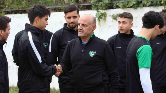 Denizlispor yeni direktörüyle ilk antrenmanını yaptı