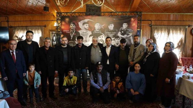 Deprem şehidi pehlivanların yakınlarına maddi destek