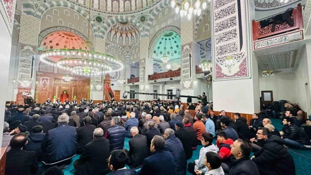 Depremde ağır yara alan Adıyaman'da Miraç Kandili idrak edildi