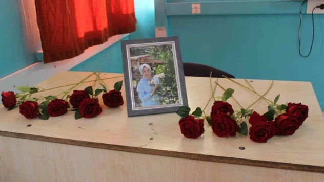 Depremde hayatını kaybeden Sevim öğretmen, eğitim verdiği sınıfta anıldı