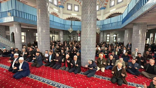 Depremde hayatını kaybedenler anıldı