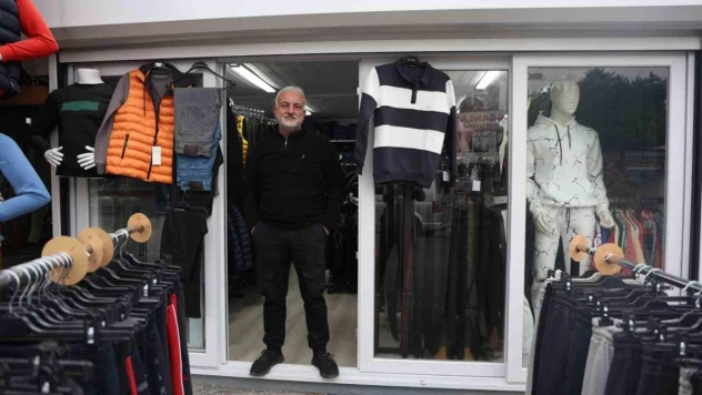 Depremde iş yeri yıkılan 50 yıllık esnafın ekmek teknesi konteyner iş yeri oldu