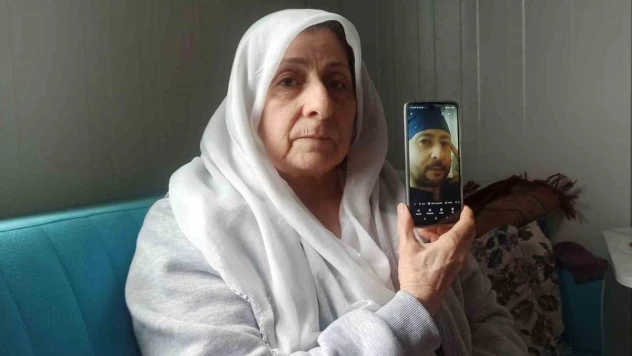 Depremde oğlunu, gelinini ve iki torununu kaybetti