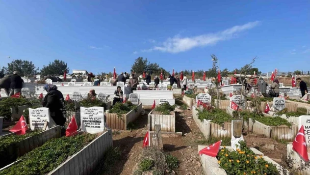 Depremde yakınlarını kaybedenler için 6 Şubat'ta hayat durdu