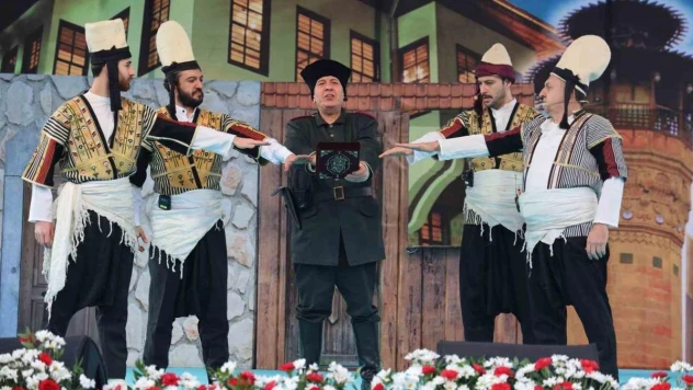 Depremin merkez üssünde buruk kurtuluş bayramı