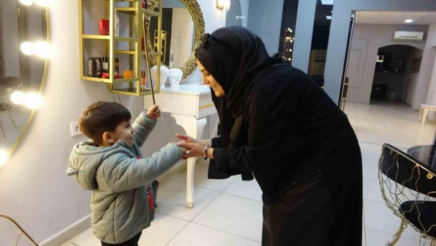 Depremzede kadın devlet desteğiyle yıkılan iş yerini ayağa kaldırdı