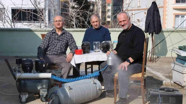 Depremzede vatandaşlar havası bitmeyen kompresör yaptı