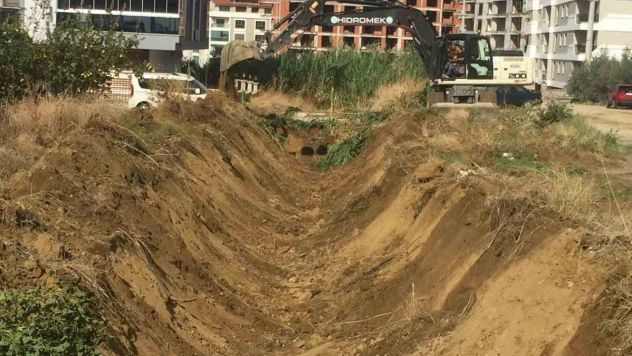 Dere yataklarına atılan çöpler temizlendi