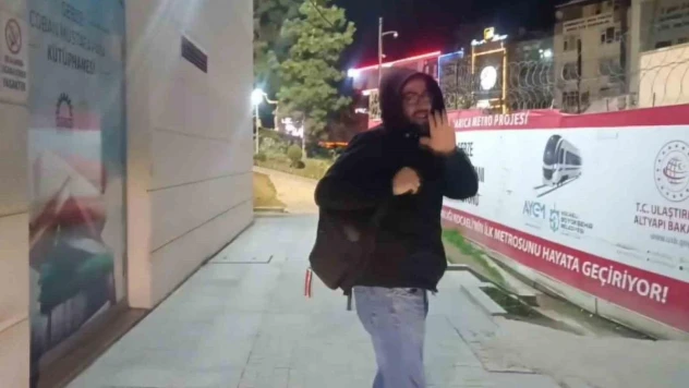 Ders çalışırken kendini kaptıran genç kütüphanede kilitli kaldı