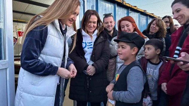 DEÜ ekiplerinden Malatya'da konteyner kente ziyaret