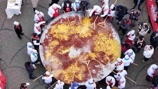 Dev tavada 3 bin 500 adet yumurta ve 500 kilo sucuk pişirildi