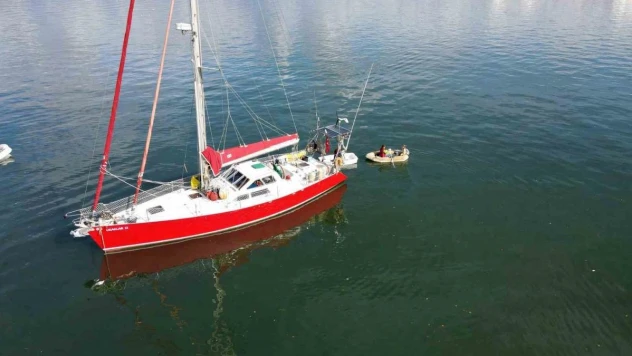 Devri Alem'in ardından çocuklarının okulu için Fethiye'de demir attılar