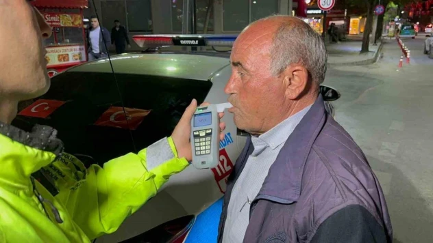 Direksiyonda alkollü yakalandı, 'Kalp hastasıyım yaptığın ayıp' dedi