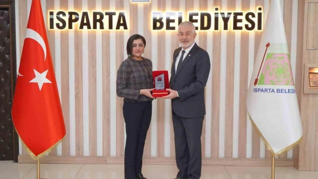 Diş hakimlerinden Başkan Başdeğirmen'e deprem bölgesi hizmet plaketi