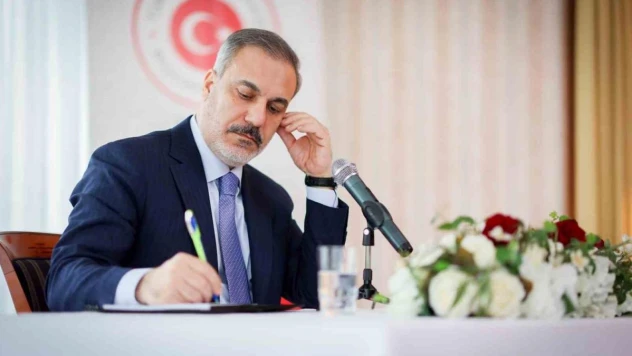 Dışişleri Bakanı Fidan, Almanya'da Türk vatandaşları ve STK temsilcileri ile bir araya geldi