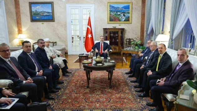 Dışişleri Bakanı Fidan, Türkiye'nin Bükreş Büyükelçiliğinde çeşitli temaslarda bulundu