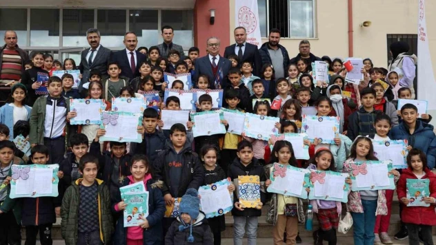 Diyarbakır'da 483 bin 360 öğrenci karne sevinci yaşadı