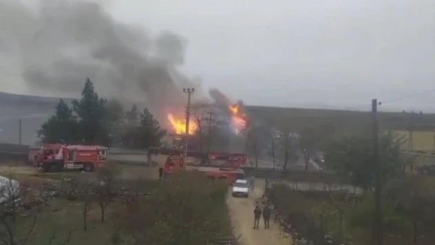 Diyarbakır'da okul çatısında yangın: Öğretmen ve öğrenciler tahliye edildi