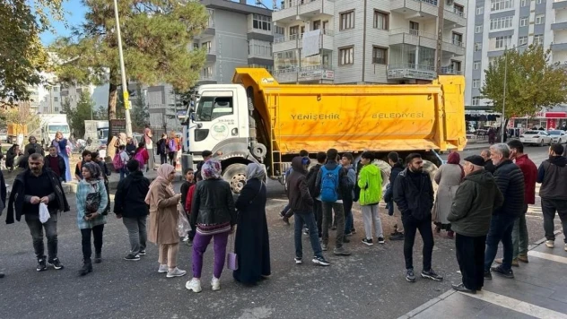 Diyarbakır'da yolun karşısına geçmeye çalışan kadına kamyon çarptı