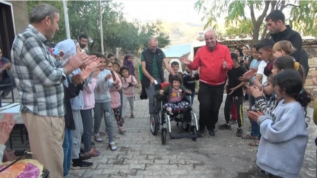 Doğuştan engelli Melike'ye 100. yıl hediyesi