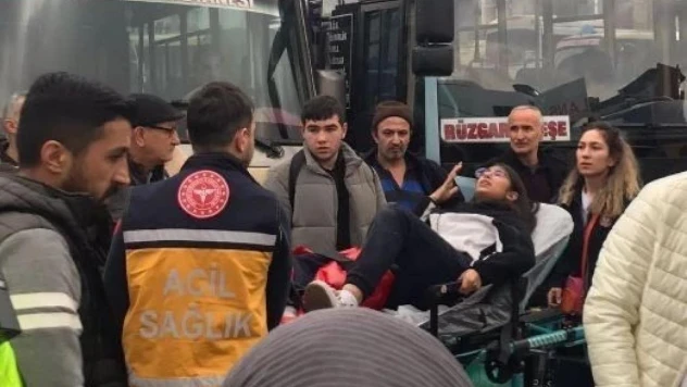 Dolmuş, lise öğrencisine çarptı