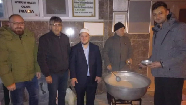 Down sendromlu muhtar adayı Mücahit Kırdaş her sabah camilerde çorba dağıtıyor
