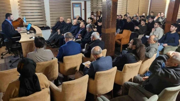 Dr. Enes Depe, 'Osmanlılar, 7 denize yüzyıllarca hükmetmenin gereğini yerine getirdi'