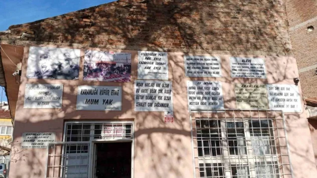 Dükkânının duvarına astığı güzel sözler görenlerin beğenisini kazandı