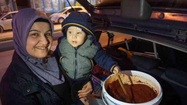 Edirne'ye yerleşen depremzede yöresel ürünlerle geçimini sağlıyor