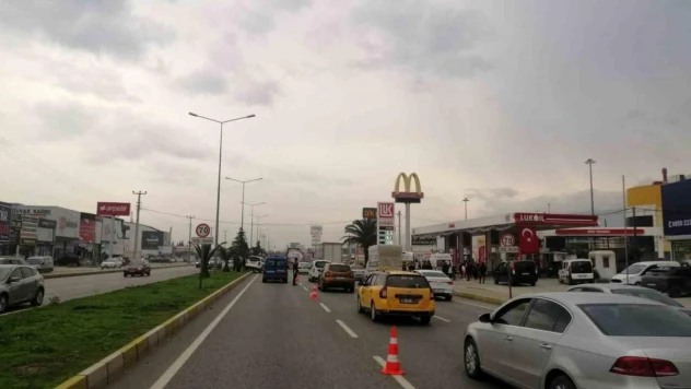 Edremit'te servis minibüsü ile otomobil çarpıştı: 6 yaralı