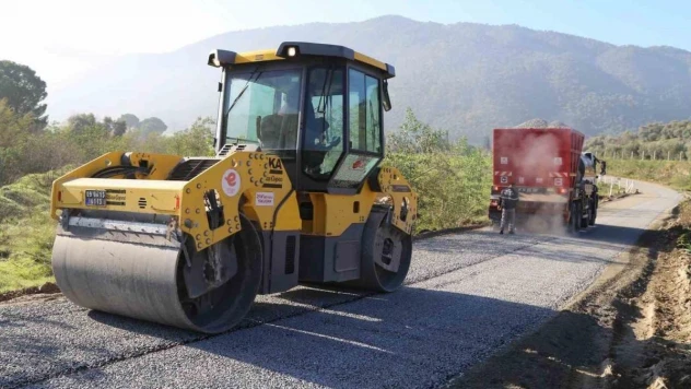 Efeler Belediyesi yol asfaltlama çalışmalarını sürdürüyor