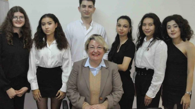 Egeli genç iletişimcilerden 'İletişim Serüveni' projesi