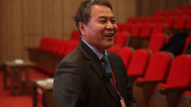 Eğitim için 1983 yılında İstanbul'a gelen Güney Koreli profesör Müslüman oldu