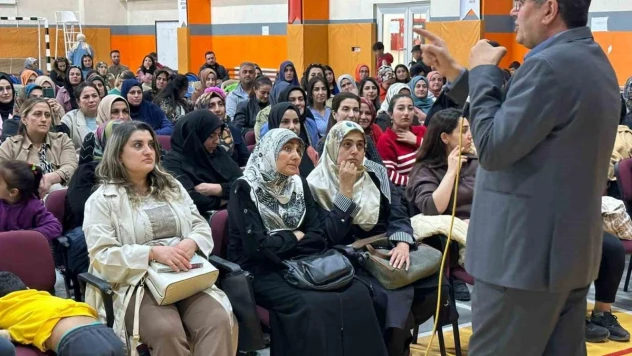 Eğitimci-Yazar Alişan Kapaklıkaya'nın söyleşisine yoğun ilgi