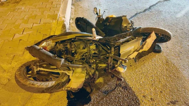 Ehliyetsiz sürücü motosikletliyi biçti