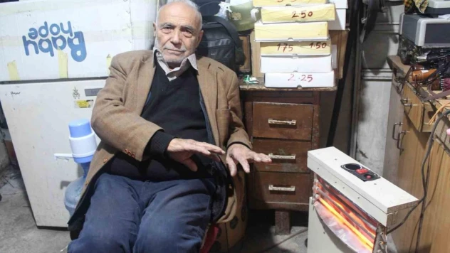 Ekmeğini kazanma peşinde olan esnaf soğuğa kendi yöntemleriyle çare buluyor