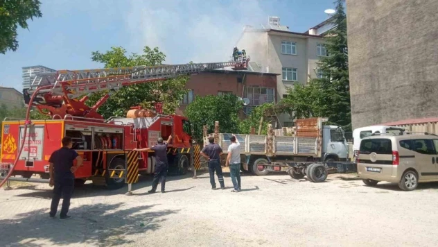 Elazığ'da çatı katı yangını korkuttu