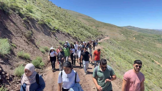 Elazığ'da Hazarbaba Dağı'na doğa yürüyüşü gerçekleştirildi