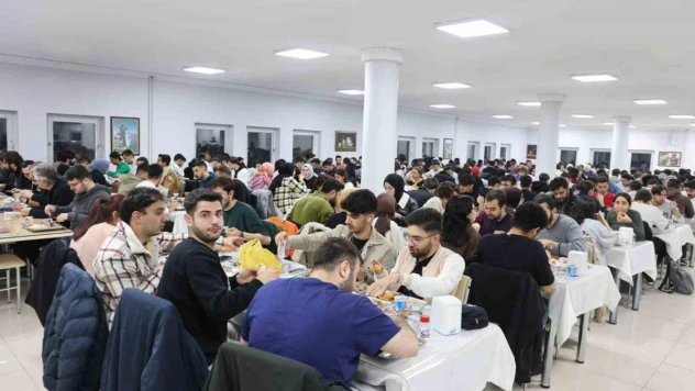Elazığ'da üniversite öğrencilerine ücretsiz iftar veriliyor