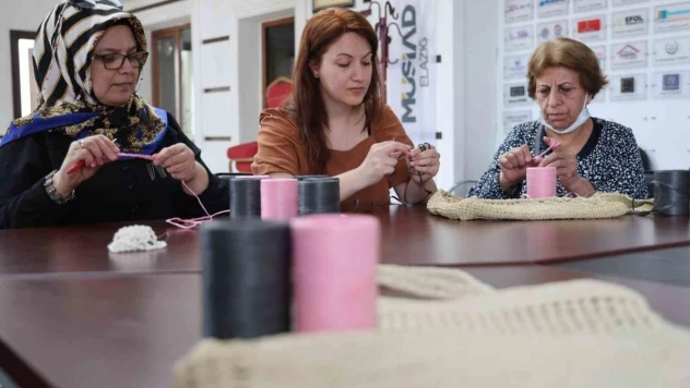 Elazığlı kadınların ürettiği çantalar dünyada sergileniyor