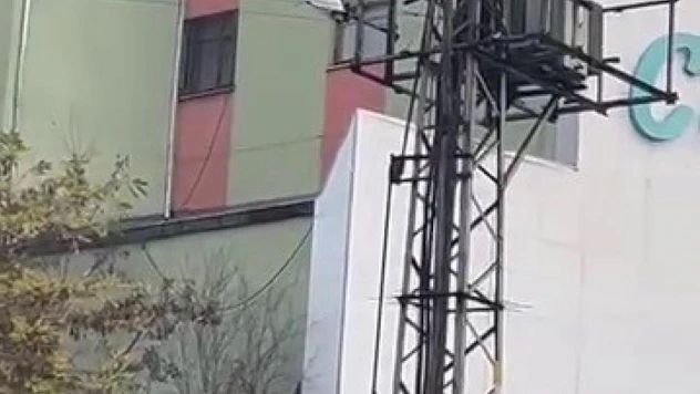 Elektrik trafosunda çıkan yangın tedirgin etti