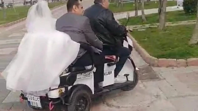 Elektrikli scooter gelin arabasına dönüştü