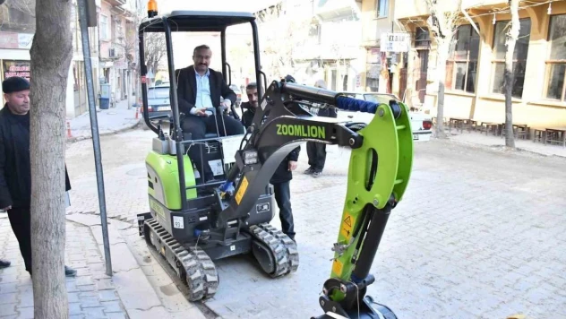 Emet Belediyesine hibe 2 iş makinesi