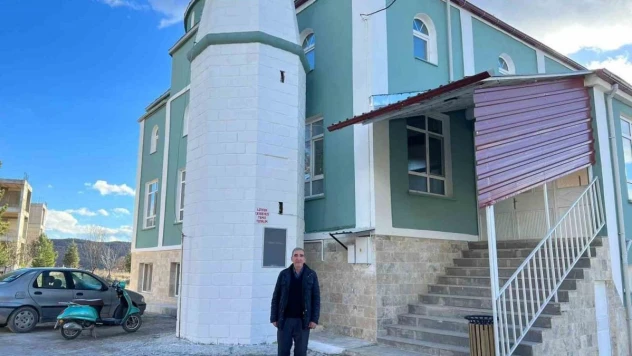 Emet İmam Hatip caminin dış cephesi ve iç mekanı hayırseverce yenilendi