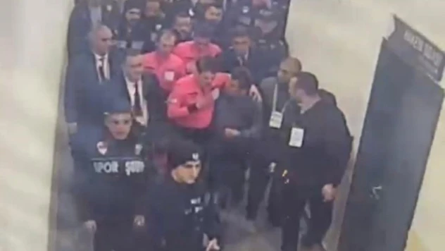 Emre Belözoğlu'nun, Halil Umut Meler'e sarıldığı anların görüntüleri ortaya çıktı