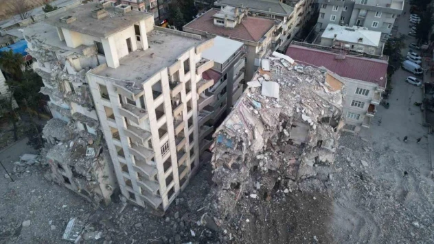 En işlek caddedeki en eski binalar yıkılıyor