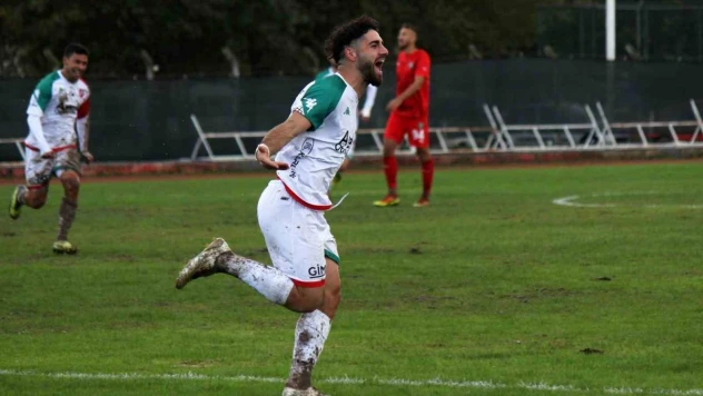 Enes Nalbantoğlu atıyor, Karşıyaka kazanıyor